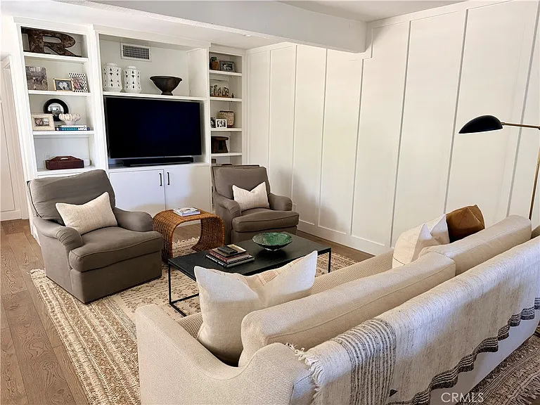 2726 Hilltop Dr — Photo 6