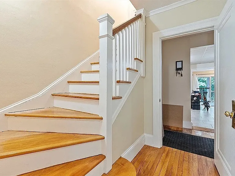 29-31 Rockrimmon Rd #1R — Photo 5