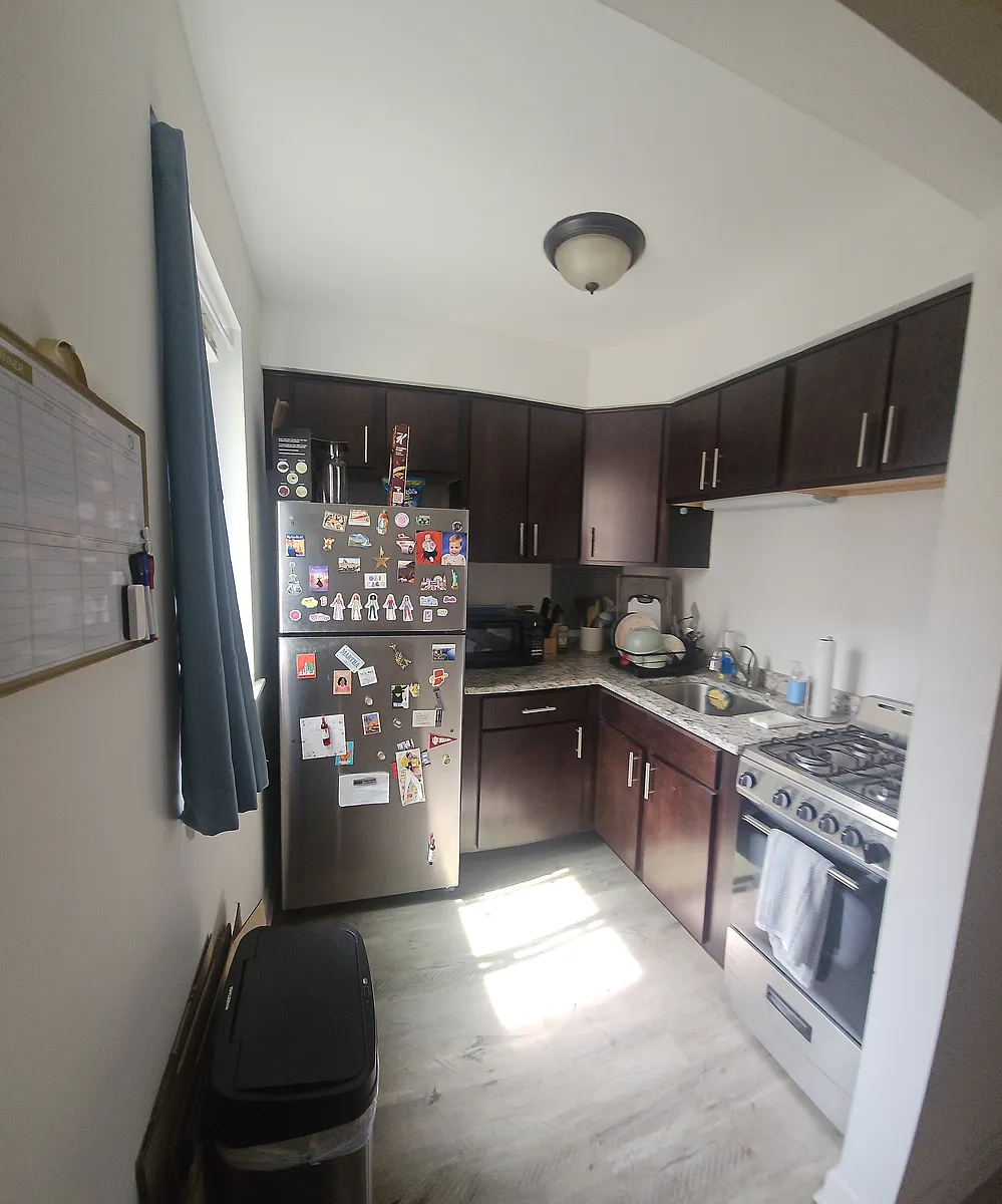 Building Photo - 6211 N Kenmore Ave #405