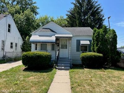 18532 Elkhart St, Harper Woods, MI, 48225