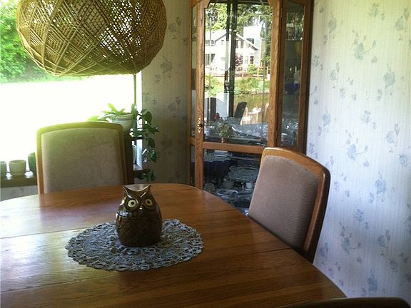 4th image of 382 Dolphin Ave NE