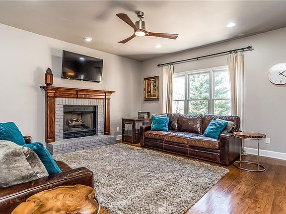 4th image of 1724 Lake Heights Cir