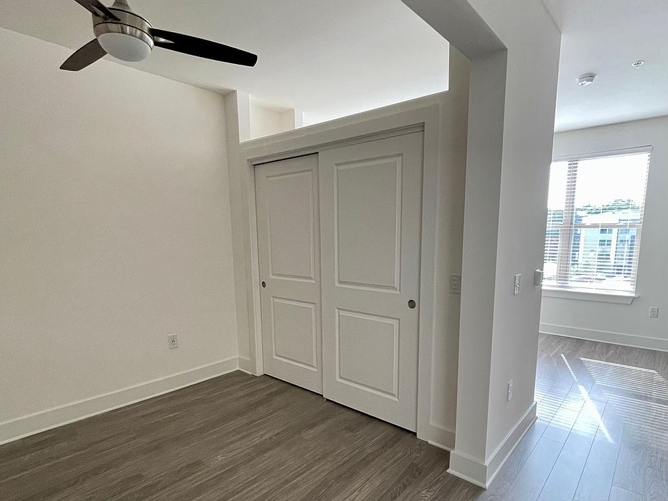 2nd image of 4110 Briargrove Cir APT 406