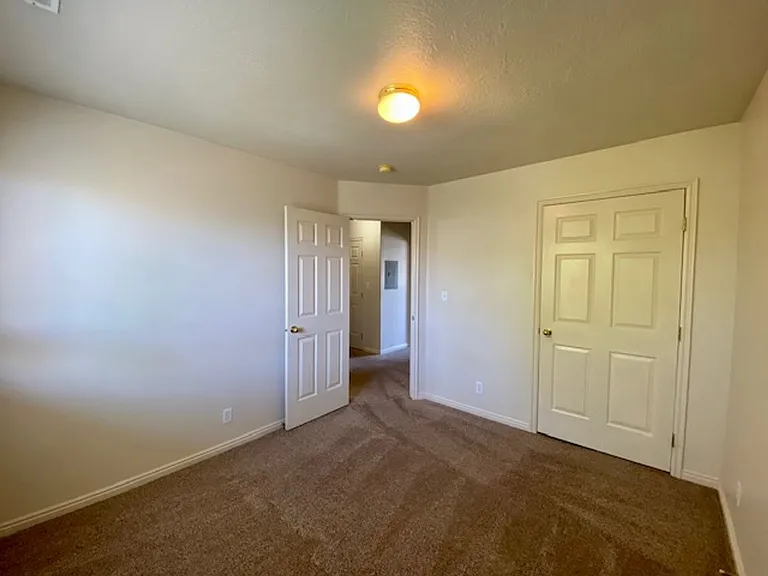 180 E 100 N — Photo 14