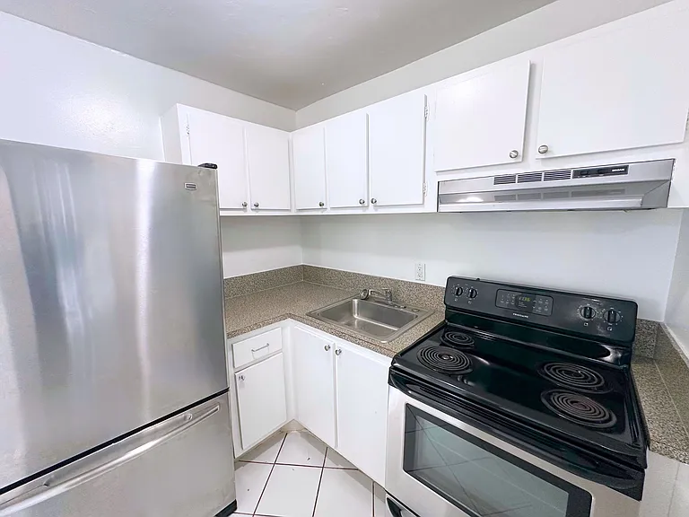 519 W Kalmia Dr #2 — Photo 4
