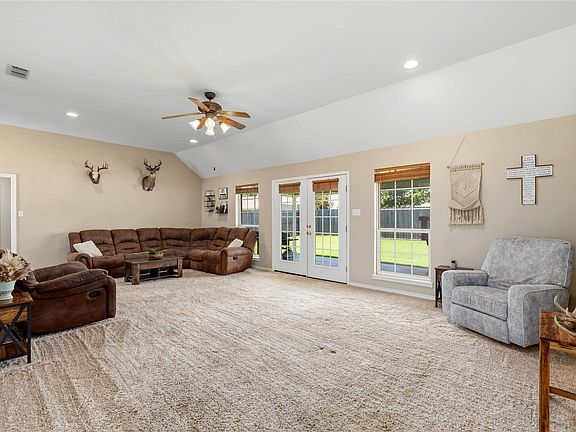 4th image of 1406 Glenwood Dr