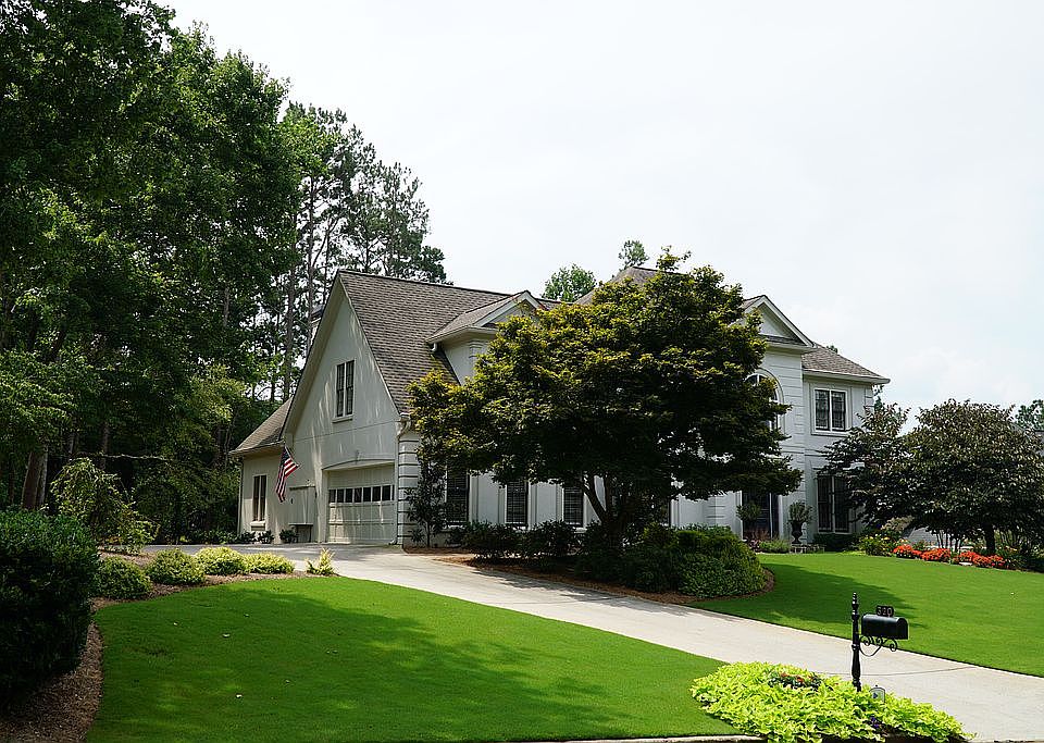 2nd image of 320 Chickering Lake Ct