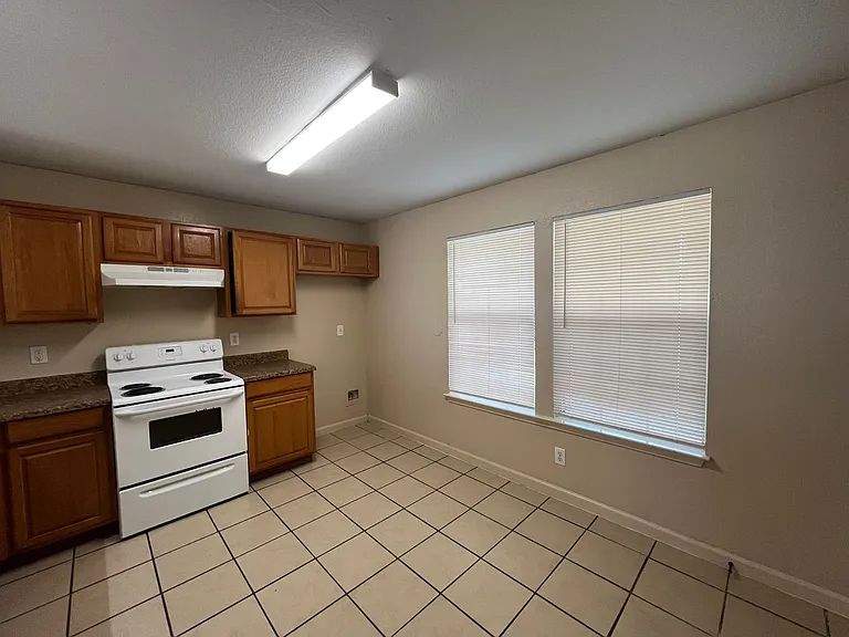 5202 Fountain Lake — Photo 8