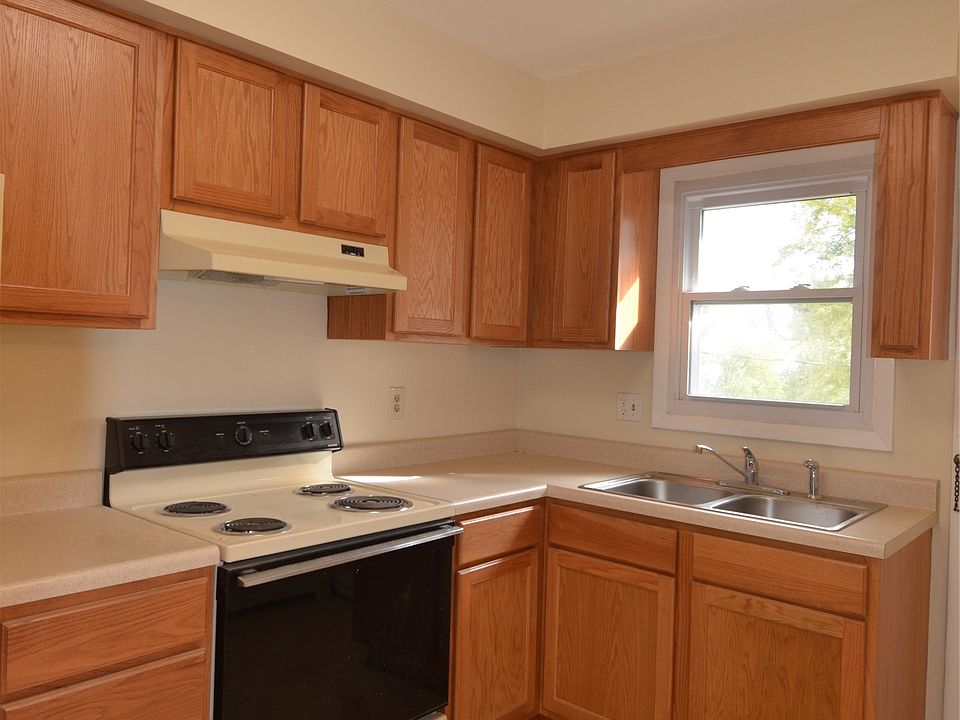 2nd image of 19 Crown Ter APT 2