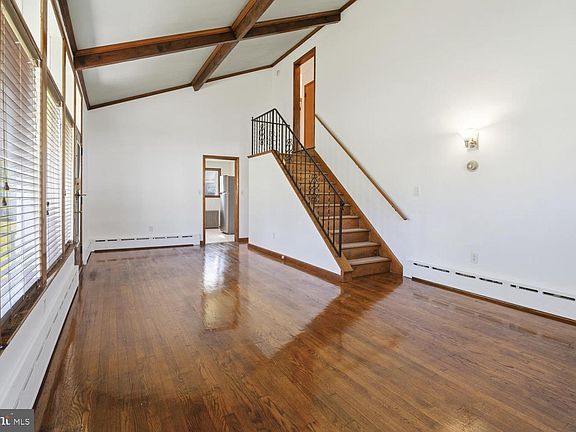 5th image of 425 Oak Ave