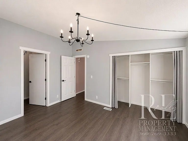 548 Arnold Ave E — Photo 20