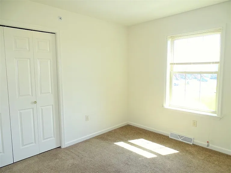 74 Gable Dr — Photo 11