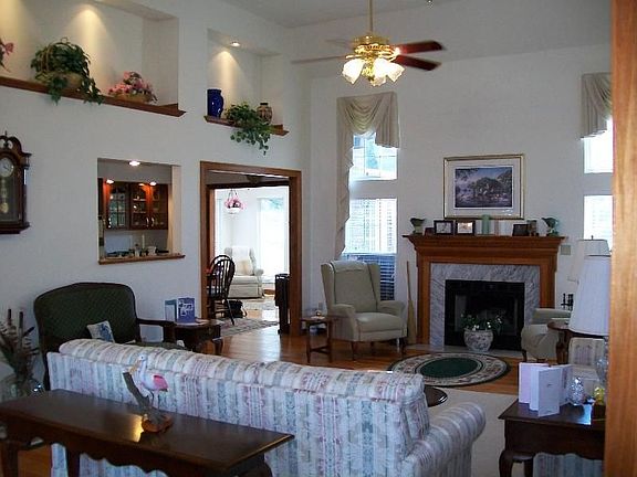 2nd image of 1554 Thistlewood Cir