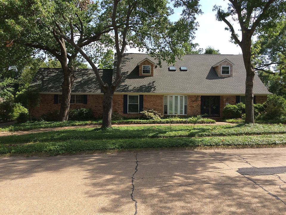 1st image of 902 Carroll Dr