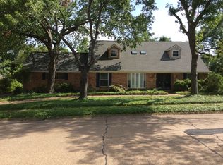 902 Carroll Dr, Garland, TX 75041