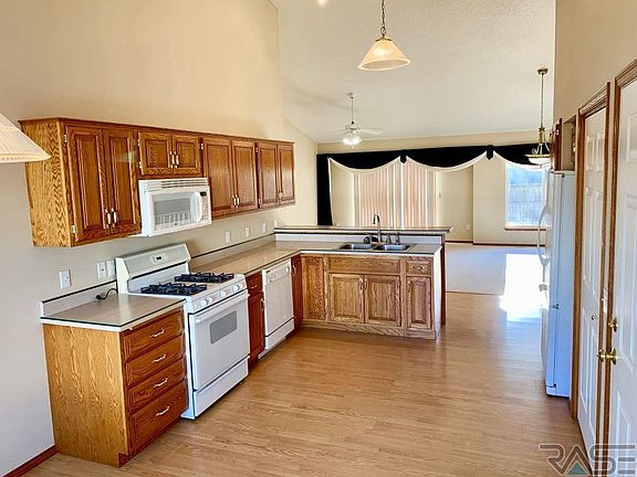 4th image of 1403 E 61st St