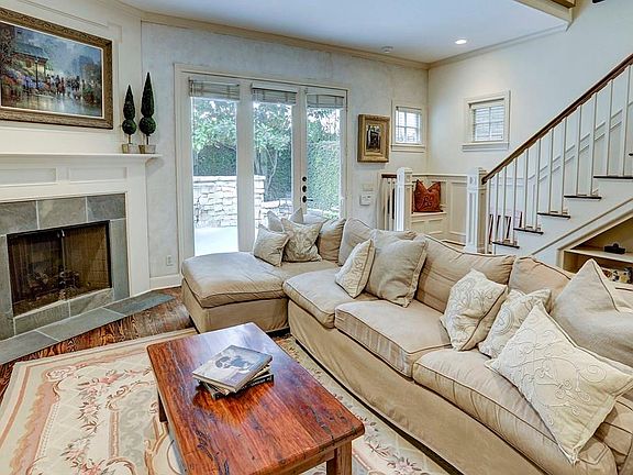 4th image of 2207 Dunraven Ln