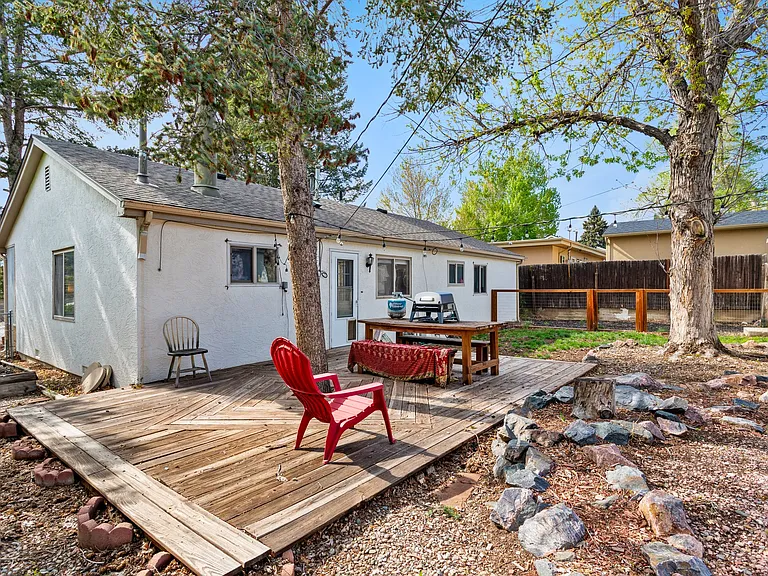 2219 Farragut Ave — Photo 24
