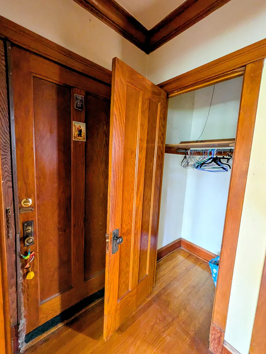 Building Photo - 3427 N Hamlin Ave #2