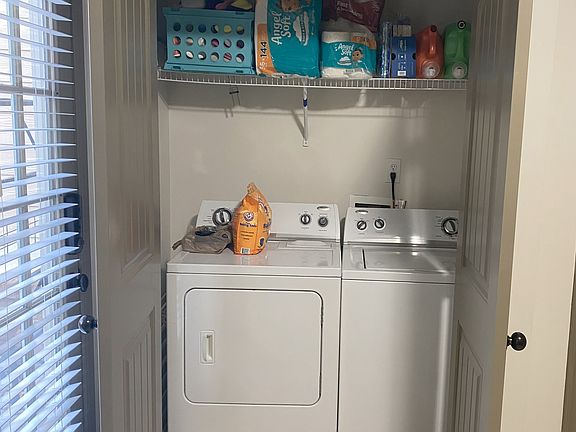 Full-sized Washer and Dryer in-unit