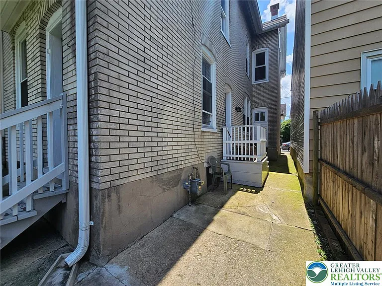 835 W Berwick St — Photo 18