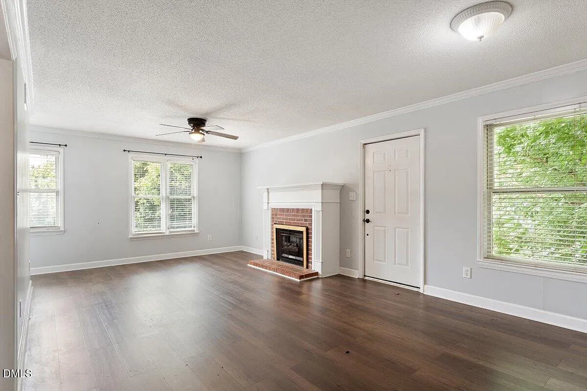 2306 Stafford Ave — Photo 3