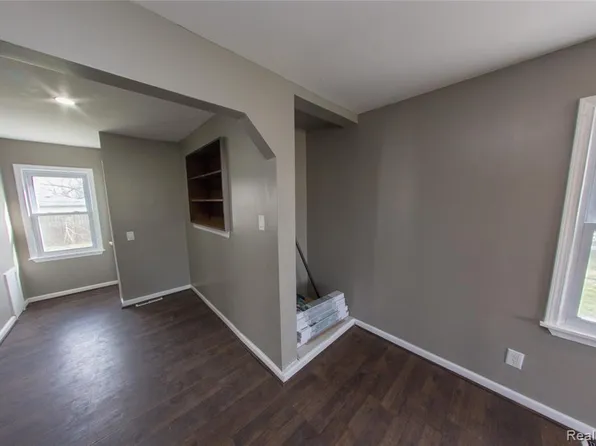 55 W Coy Ave, Hazel Park, MI 48030