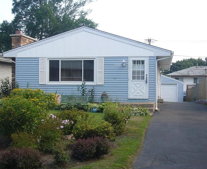 1st image of 2356 12th Ave E