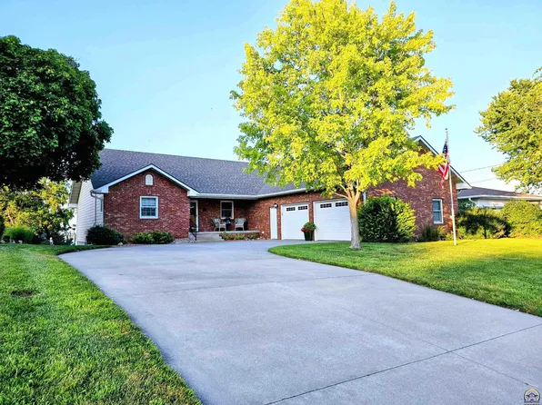 616 Birch St, Wakefield, KS 67487