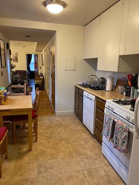 KITCHEN, LOOKING INTO LIVINGROOM