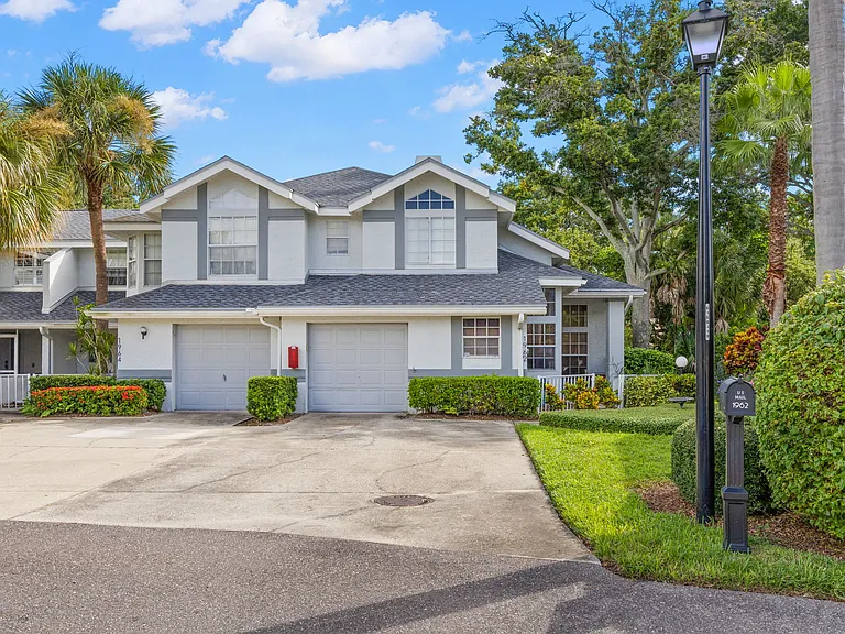 1962 Plantation Blvd — Photo 2