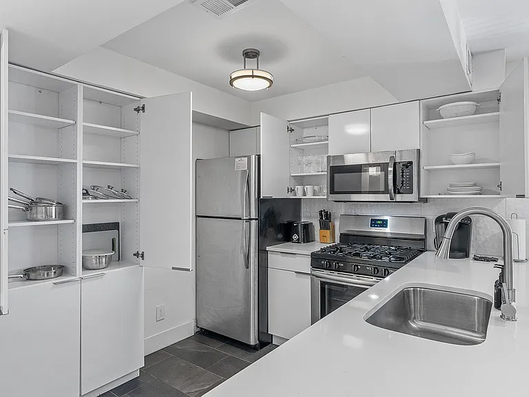 Crescent Apartments — Photo 15