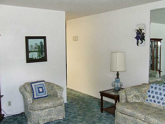 4th image of 412 Kennison Ave