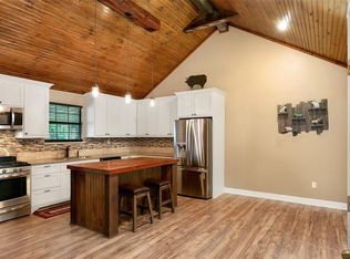 111 Begonia Ln, Highlands, TX 77562