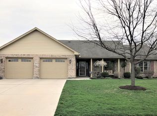 206 Old Carriage Dr, Englewood, OH