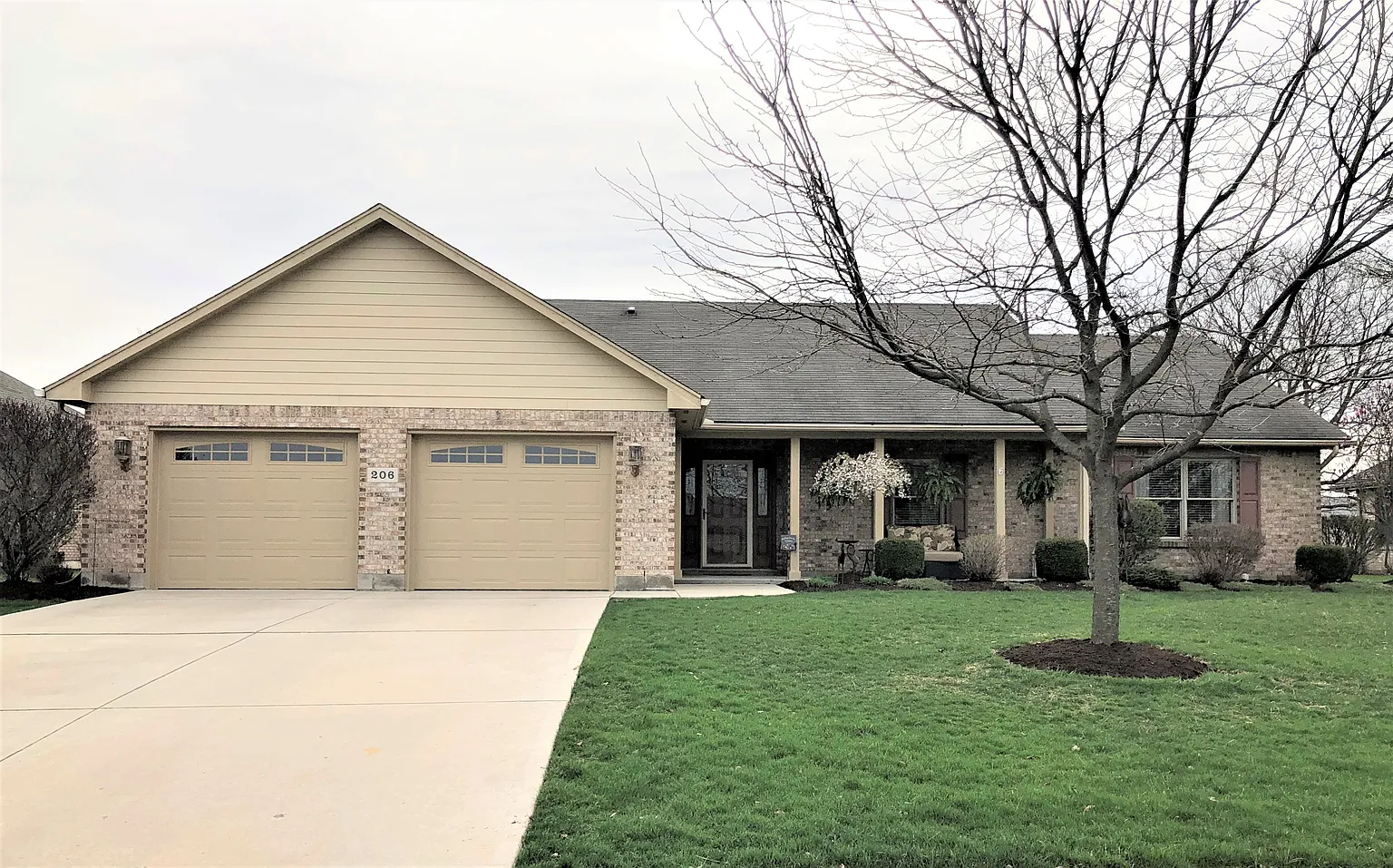 206 Old Carriage Dr photo 1