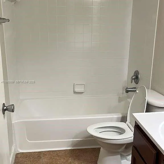 7640 Westwood Dr — Photo 8