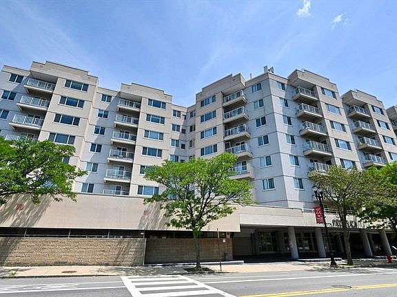 2nd image of 30 Chelsea St APT 804