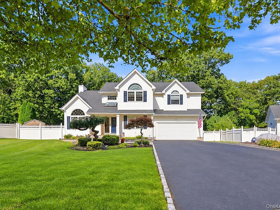 1st image of 5 Aspatuck Court