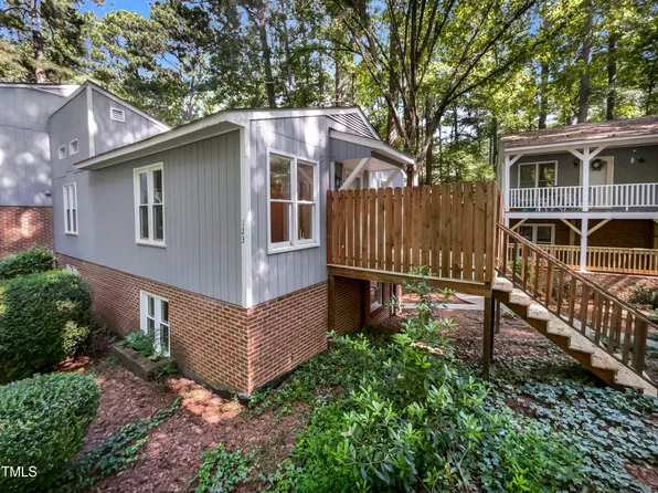 123 Carmichael Ct, Cary, NC 27511