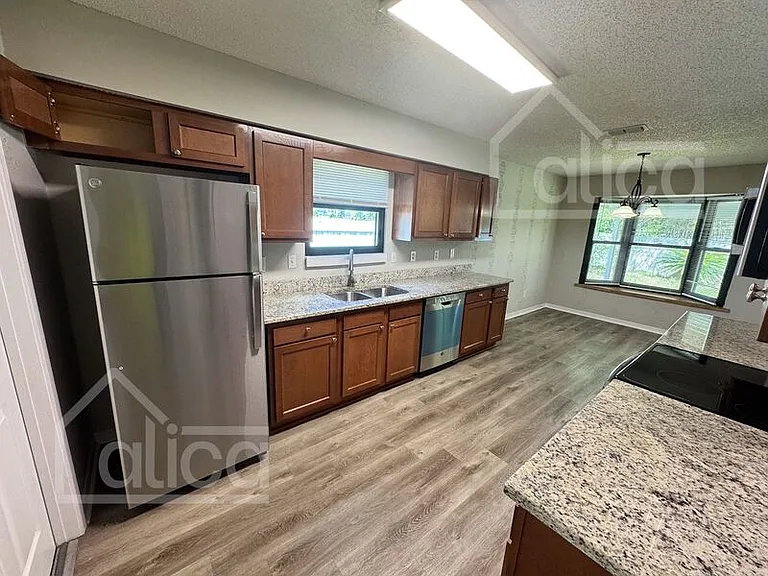 1959 Sussex Dr N — Photo 28