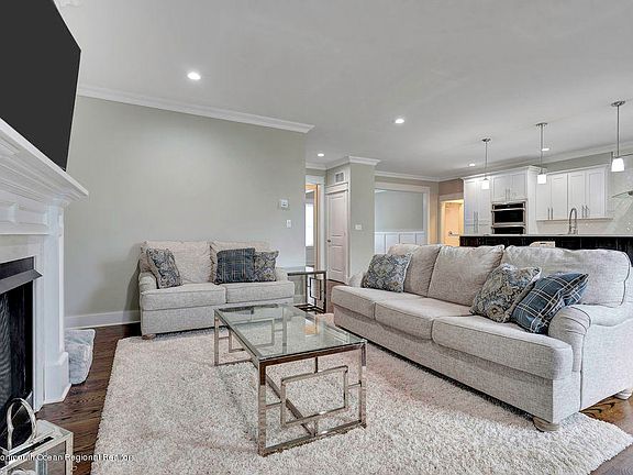 4th image of 589 W Park Ave