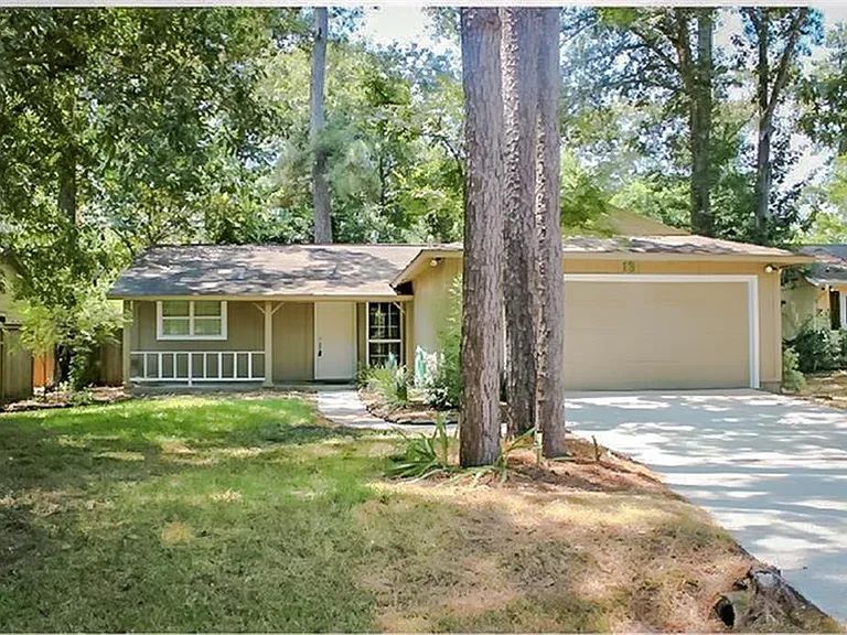 13 Blue Fox Rd — Photo 1
