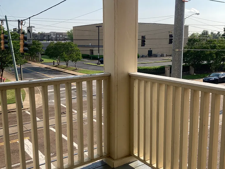 Colonial Apartments — Photo 33