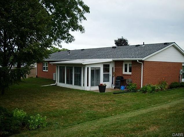2nd image of 112 Sherry Ln
