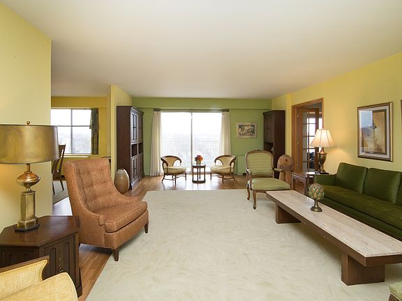 4th image of 7061 N Kedzie Ave Suite 708