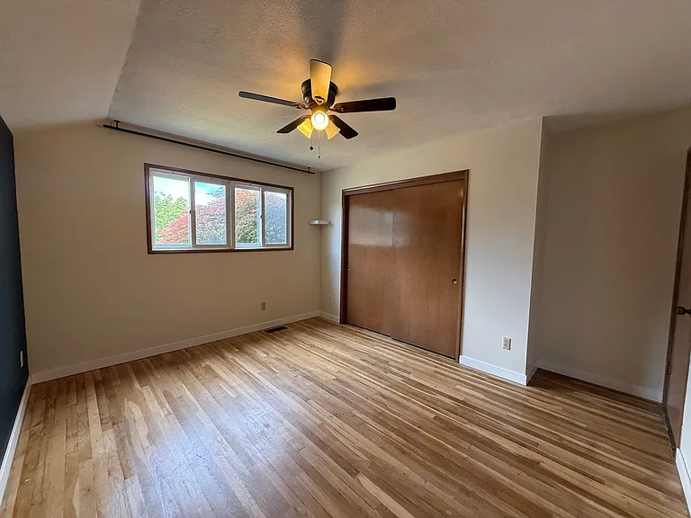 11820 SW Belmont Ter — Photo 18