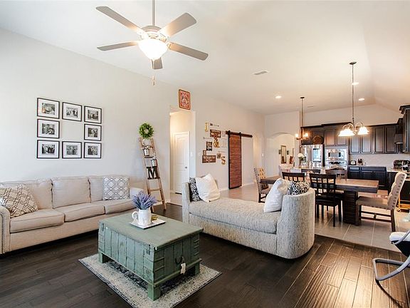 5th image of 315 Blanco Dr