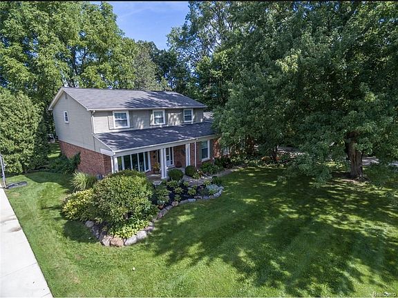 3rd image of 2358 Kingsbury Dr