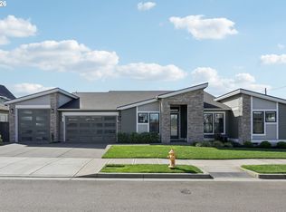 5904 SE McInnis St, Hillsboro, OR 97123